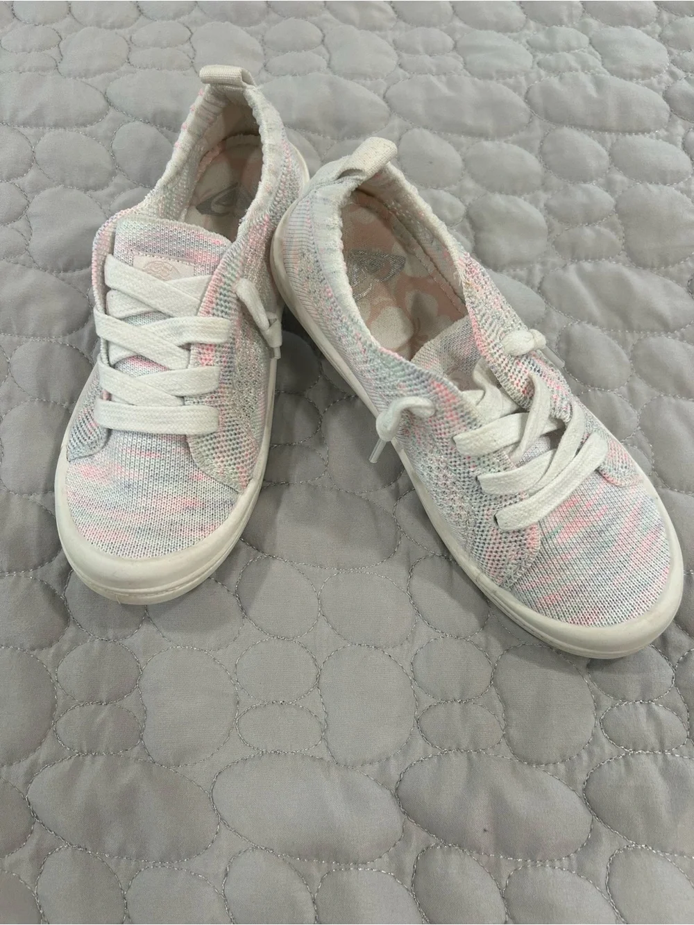 Roxy Girl’s Size 13 Pastel Knit Slip On Lace-Up Sneakers in White, Pink, Blue